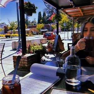 Meet your Posher, Maya